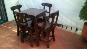 mesa y sillas en madera pino cipress
