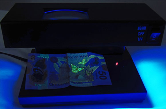 Detector de Billetes Falsos, con Sensor Magnético, Luz Ultravioleta, Luz  Fluorescente Blanca y Lupa, YESIDO - Librería IRBE Bolivia